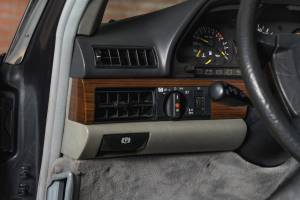 Image 25/50 of Mercedes-Benz 500 SEL (1988)