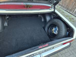 Bild 10/19 von Mercedes-Benz 240 D (1975)