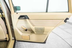 Image 37/50 of Mercedes-Benz 300 TD (1986)