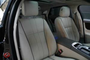 Image 30/32 of Jaguar XJ 5.0 (2011)