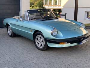 Image 2/55 of Alfa Romeo 2.0 Spider (1984)