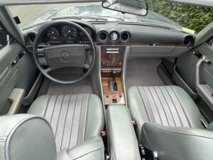 Image 12/36 of Mercedes-Benz 560 SL (1989)