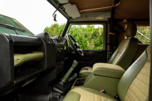 Bild 42/50 von Land Rover Defender 90 TD4 (2008)