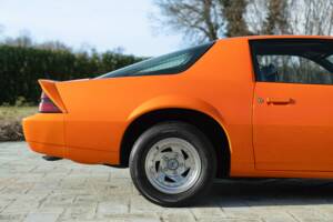 Image 21/50 of Chevrolet Camaro Z28 (1992)