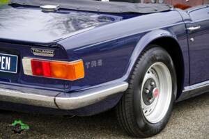 Image 37/42 of Triumph TR 6 PI (1972)