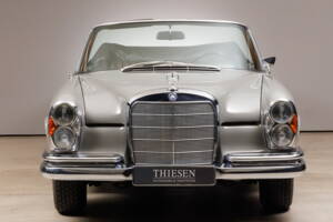 Image 3/45 of Mercedes-Benz 250 SE (1967)