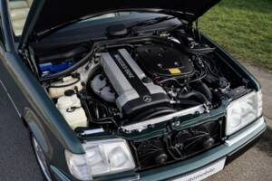 Bild 15/30 von Mercedes-Benz 300 CE-24 (1992)
