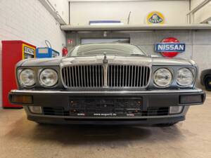 Image 3/19 of Jaguar XJ 40 4.0 (1993)