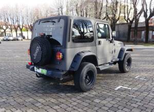 Image 32/42 de Jeep Wrangler Sport Hardtop 2.5 (1997)
