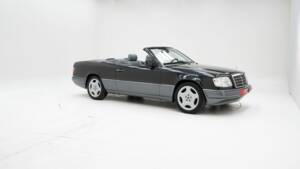 Image 3/15 of Mercedes-Benz E 220 (1994)