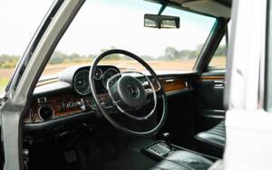 Image 19/50 of Mercedes-Benz 300 SEL 6.3 (1970)
