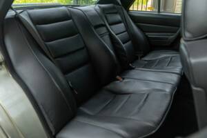 Image 29/50 of Mercedes-Benz 190 E 2.3-16 (1985)