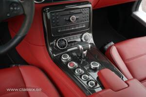 Image 10/26 de Mercedes-Benz SLS AMG (2011)