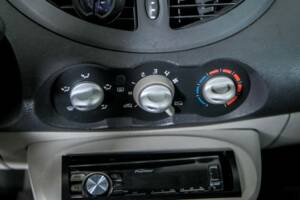 Bild 24/41 von Renault Twingo 1.2 16V (2008)