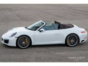 Image 14/36 of Porsche 911 Carrera 4S (2015)