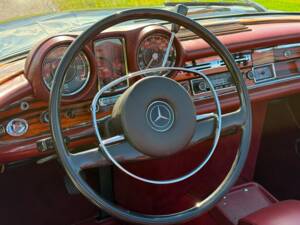 Bild 41/73 von Mercedes-Benz 280 SE 3,5 (1970)