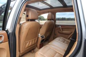 Bild 14/40 von Porsche Cayenne Turbo S (2006)