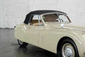 Image 17/50 de Jaguar XK 120 DHC (1953)
