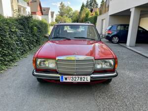 Image 3/8 of Mercedes-Benz 300 TD (1980)