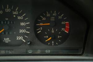 Imagen 48/50 de Mercedes-Benz 200 TE (1992)