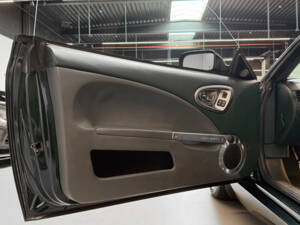 Image 32/43 of Aston Martin V12 Vanquish (2003)