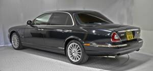 Image 16/50 of Jaguar XJ 8 4.2 (2006)