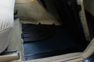 Image 34/51 de Mercedes-Benz 500 SE (1984)