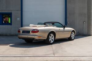 Image 19/91 de Jaguar XK8 4.0 (2000)