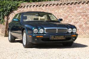 Bild 25/50 von Jaguar XJ 8 4.0 Executive (2001)