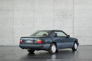 Bild 31/50 von Mercedes-Benz 300 CE (1991)