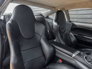 Image 31/56 of Aston Martin V12 Vanquish S (2005)