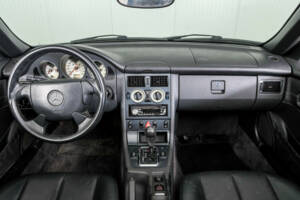 Image 3/45 of Mercedes-Benz SLK 200 (1999)