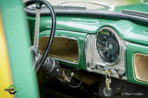 Image 13/43 of Morris Minor 1000 Traveller (1965)