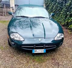 Image 3/39 of Jaguar XK8 4.0 (1998)