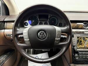 Image 6/25 of Volkswagen Phaeton 3.0 V6 TDI (2011)
