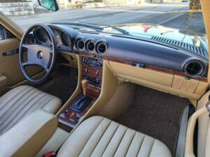 Image 16/26 of Mercedes-Benz 500 SL (1981)