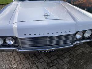 Bild 36/50 von Lincoln Continental Convertible (1966)