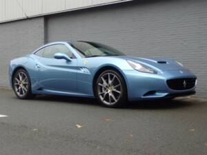 Image 2/49 of Ferrari California (2010)