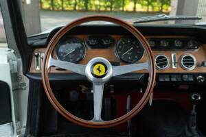 Obraz 48/50 pojazdu Ferrari 330 GT 2+2 (1964)