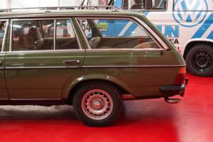 Bild 46/54 von Mercedes-Benz 250 T (1979)