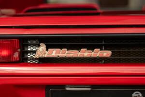 Image 32/50 of Lamborghini Diablo VT (1993)