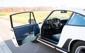 Image 16/36 of Porsche 911 Carrera 3.2 (1984)