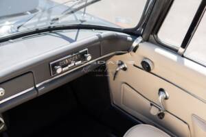 Image 25/31 of Alfa Romeo 2600 Spider (1963)