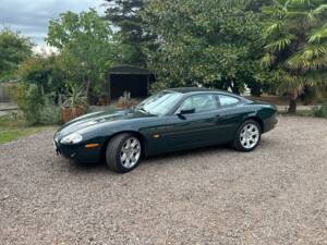 Image 2/18 of Jaguar XK8 4.0 (1998)