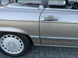 Image 14/50 of Mercedes-Benz 560 SL (1987)