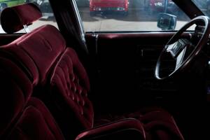 Image 50/58 of Cadillac Brougham Elegance (1988)