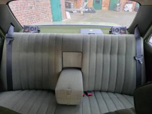 Image 55/73 of Mercedes-Benz 230 E (1985)