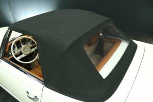 Image 38/50 of Mercedes-Benz 230 SL (1965)