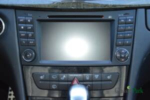 Image 38/50 of Mercedes-Benz E 500 T (2004)