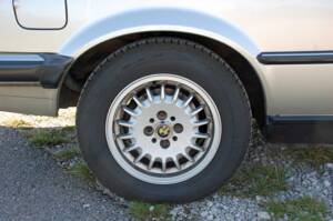 Afbeelding 19/25 van BMW 320i (1990)